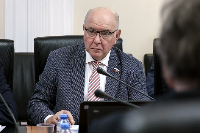 Сенатор Григорий Карасин