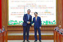 Сенаторы РФ вручили гуманитарную помощь пострадавшим от наводнения во Вьетнаме