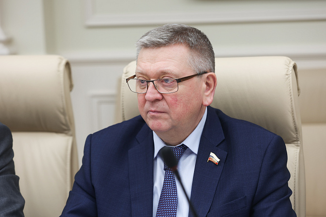 сенатор александр лутовинов