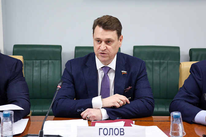 сенатор олег голов