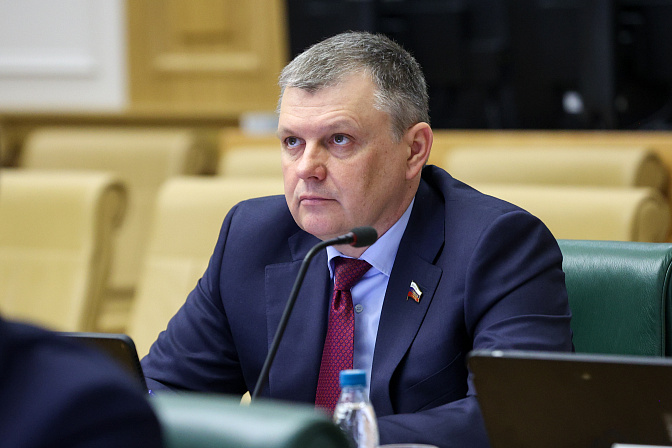 сенатор александр наролин
