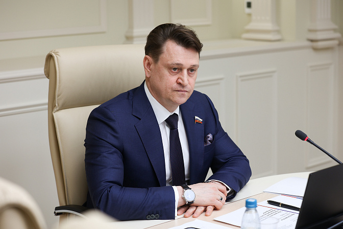 сенатор олег голов