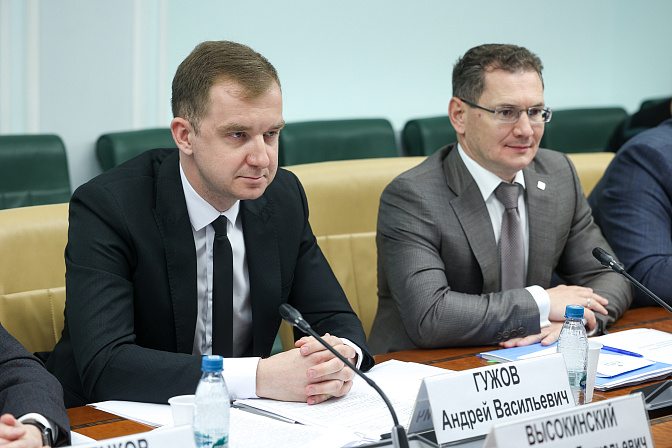 замдиректора департамента жилищной политики минстроя россии андрей гужов
