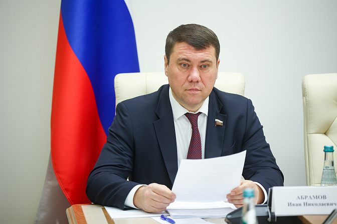 сенатор иван абрамов