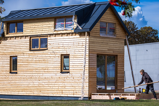 деревянный дом стройка 