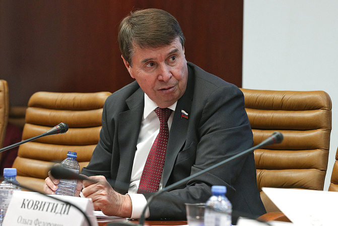Сенатор Сергей Цеков