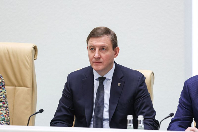 первый вице-спикер сф сенатор рф андрей турчак