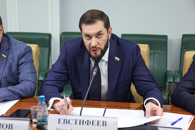 сенатор иван евстифеев