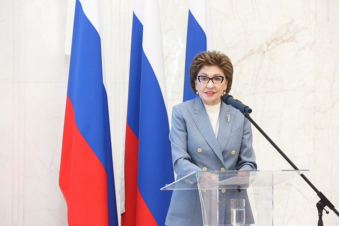 сенатор галина карелова