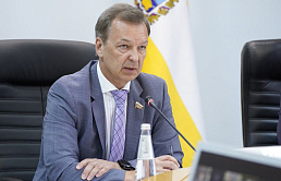 Яцкин призвал разработать меры для наполнения предприятий в новых регионах кадрами