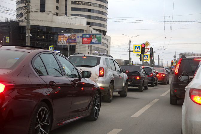 Автомобили на дороге