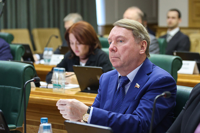 сенатор владимир кожин