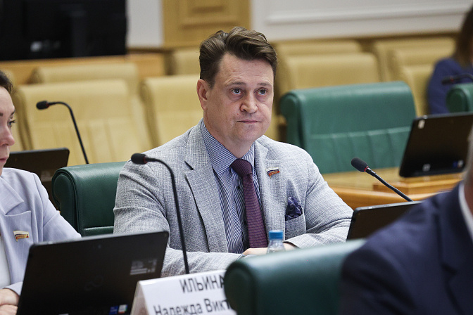 сенатор олег голов