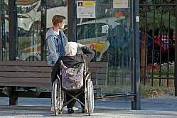 В СФ рассказали об условиях получения компенсации за уход за пожилыми