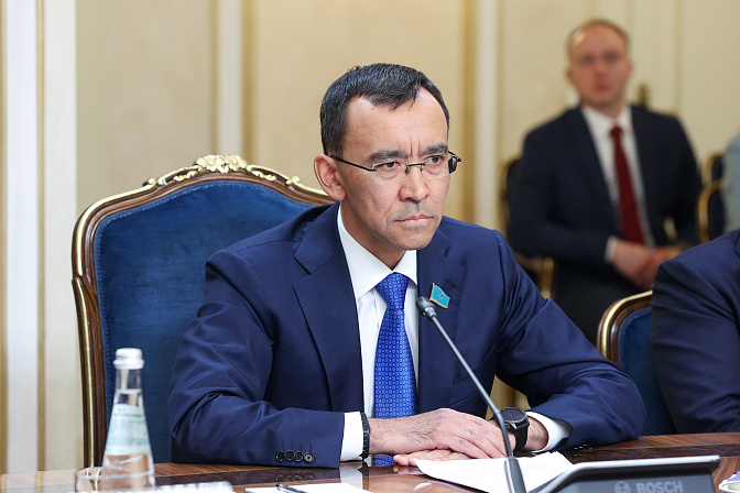 председатель сената парламента казахстана маулен ашимбаев