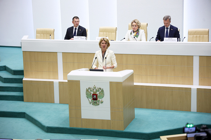 министр сельского хозяйства рф оксана лут на пленарном заседании второго форума тружеников села