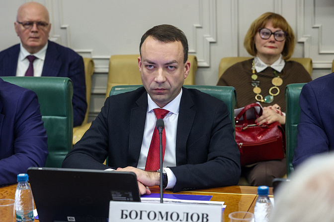  директор по управлению программами гражданской авиации пао оак олег богомолов