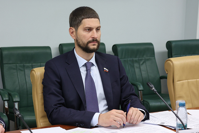 сенатор александр волошин