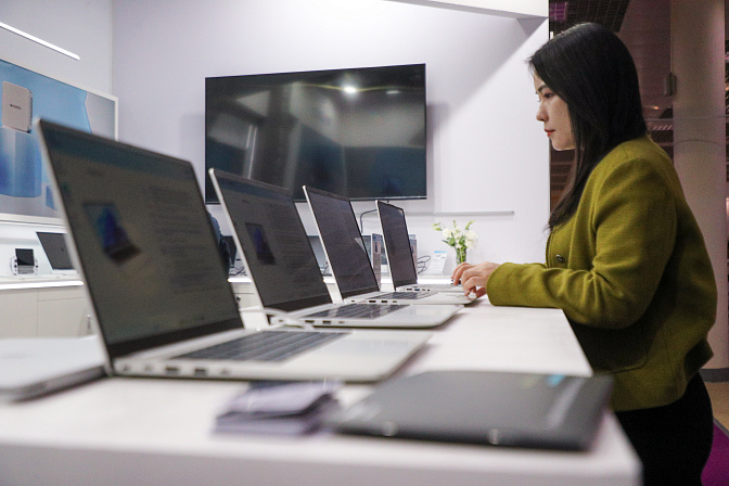 ит цифровизация кибербезопасность работа на компьютере 