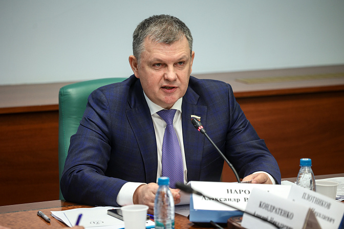 сенатор александр наролин