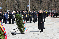 Матвиенко возложила цветы к мемориалу 1200 воинам-гвардейцам в Калининграде