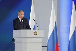 Путин: Запад утопил правду в океане фейков