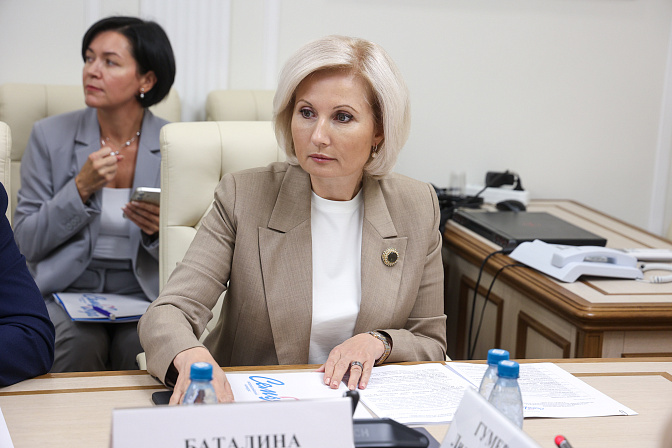 первый замминистра труда и социальной защиты рф ольга баталина