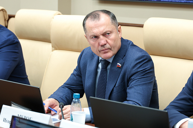 сенатор игорь мурог