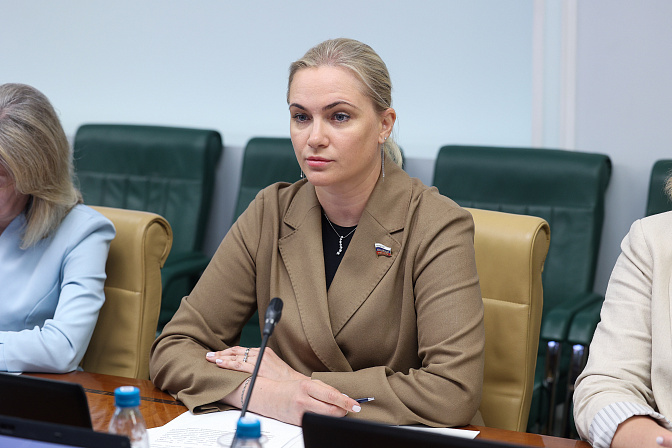 сенатор евгения ламонова