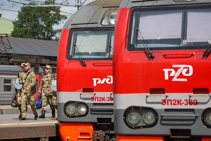бойцы сво ветераны участники на вокзале ржд 