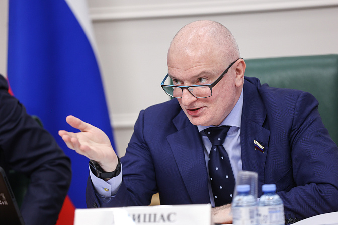 Сенатор Андрей Клишас