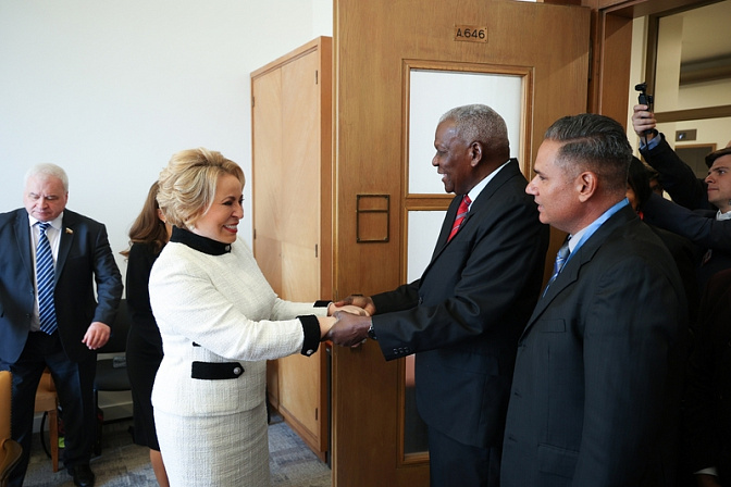 председатель сф спикер совета федерации валентина матвиенко председатель Национальной ассамблеи народной власти и Государственного Совета Республики Куба Эстебан Ласо Эрнандес