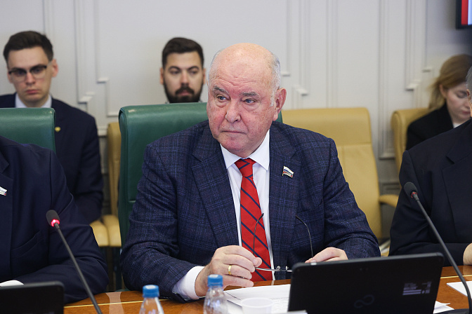 сенатор григорий карасин