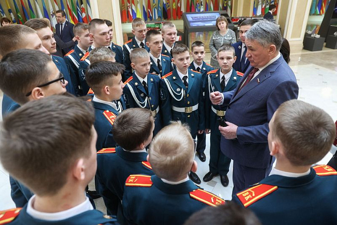 встреча кадетов образовательного центра-кадетской школы корабелы прионежья с зампредом сф вице-спикером совета федерации юрием воробьёвым