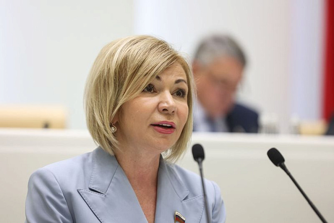 Сенатор Елена Зленко