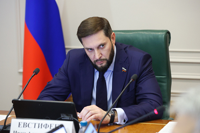сенатор иван евстифеев