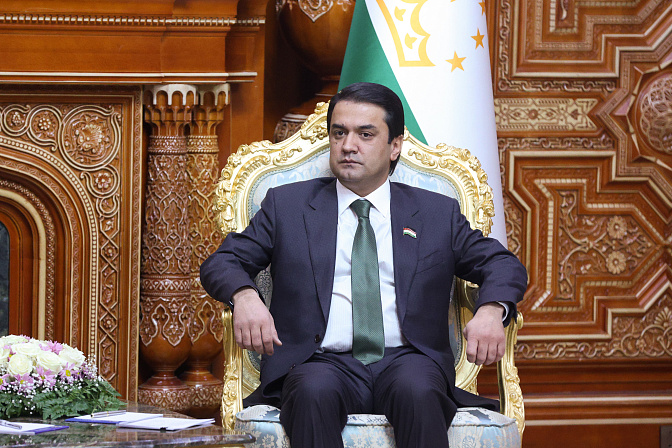  глава маджлиси милли маджлиси оли таджикистана рустами эмомали торжественная церемония передачи автомобилей автоваз представителям российско-таджикистанских школ