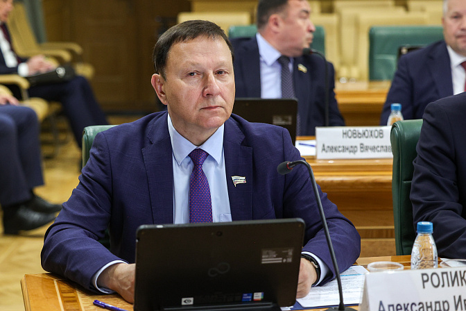 сенатор александр ролик