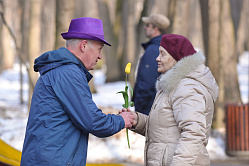 Россиянки на 8 Марта ждут практичных подарков