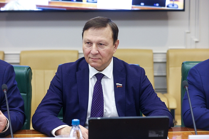 сенатор александр ролик