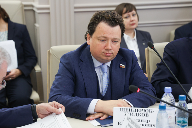 сенатор шендерюк-жидков 