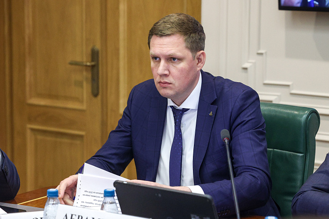 замминистра промышленности и торговли рф геннадий абраменков