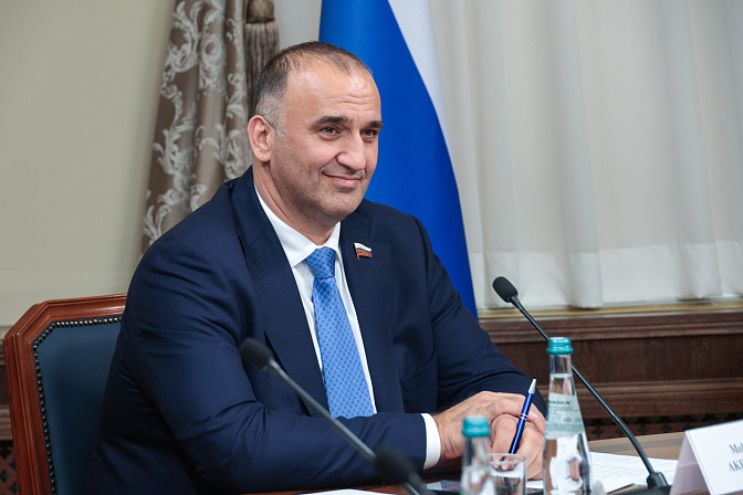 сенатор мохмад ахмадов