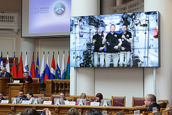 Участниц Первого форума женщин Севера, Сибири и Дальнего Востока поприветствовали из космоса 