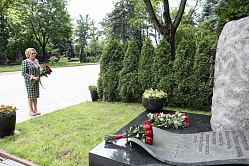 Матвиенко возложила цветы к могиле Примакова на Новодевичьем кладбище 