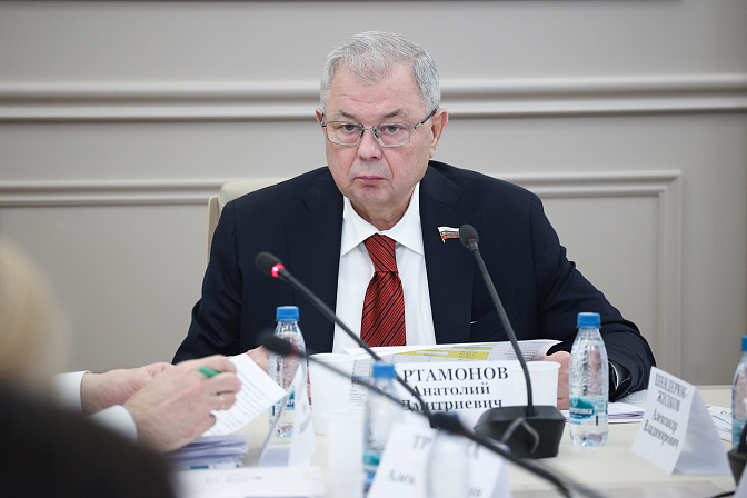 сенатор анатолий артамонов