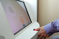 В школы собираются пускать по биометрии 