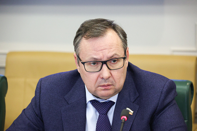 сенатор игорь тресков
