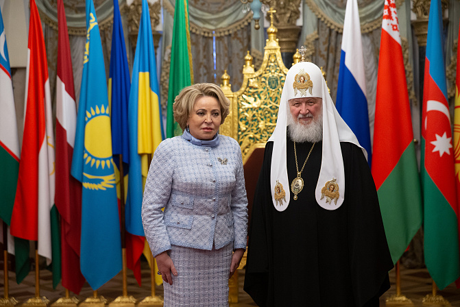 Председатель СФ Валентина Матвиенко и Патриарх Московский и всея Руси Кирилл. Фото: СенатИнформ/ Пресс-служба СФ