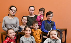 «Мать-героиня» — новое официальное звание в России